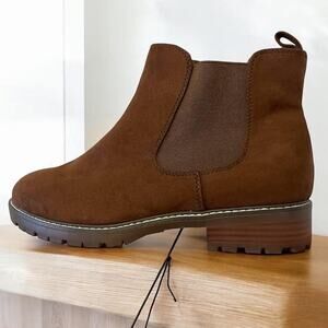 New Torrid 10WW Dark Brown Faux Suede Chelsea Ankle Booties Boots‎ 1.5" Heel